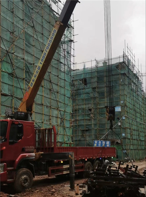 关岭“慢工细活”—— 吊车的 “微动控制” 技术