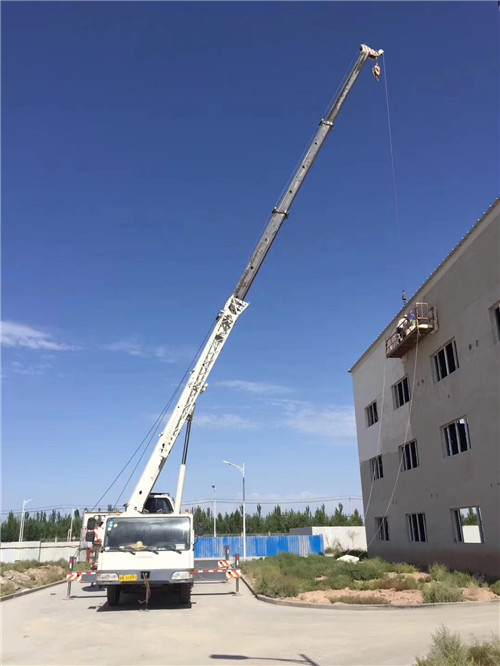 关岭“轻装强干”—— 吊车的 “轻量化臂架” 技术