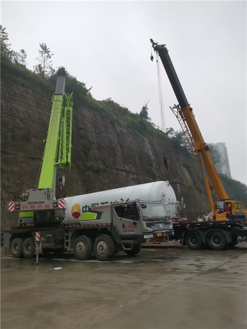 关岭“不怕风雨冻”—— 吊车的 “恶劣环境适应” 技术